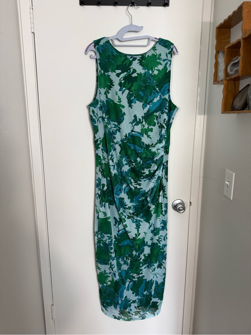 Sleeveless Green Leaf-Print Maxi Dress